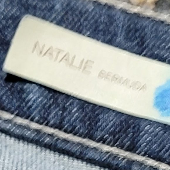 EUC Kut from the Kloth Natalie Bermuda Denim Shorts Size 8 - Picture 9 of 16